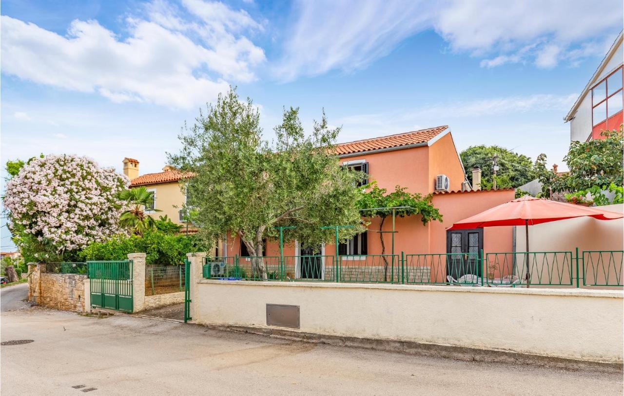 Nice Home In Medulin With Kitchen Exterior foto