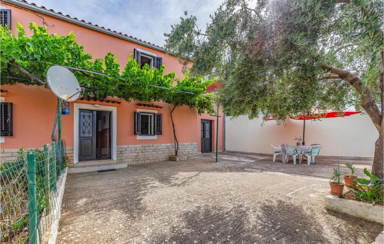 Nice Home In Medulin With Kitchen Exterior foto
