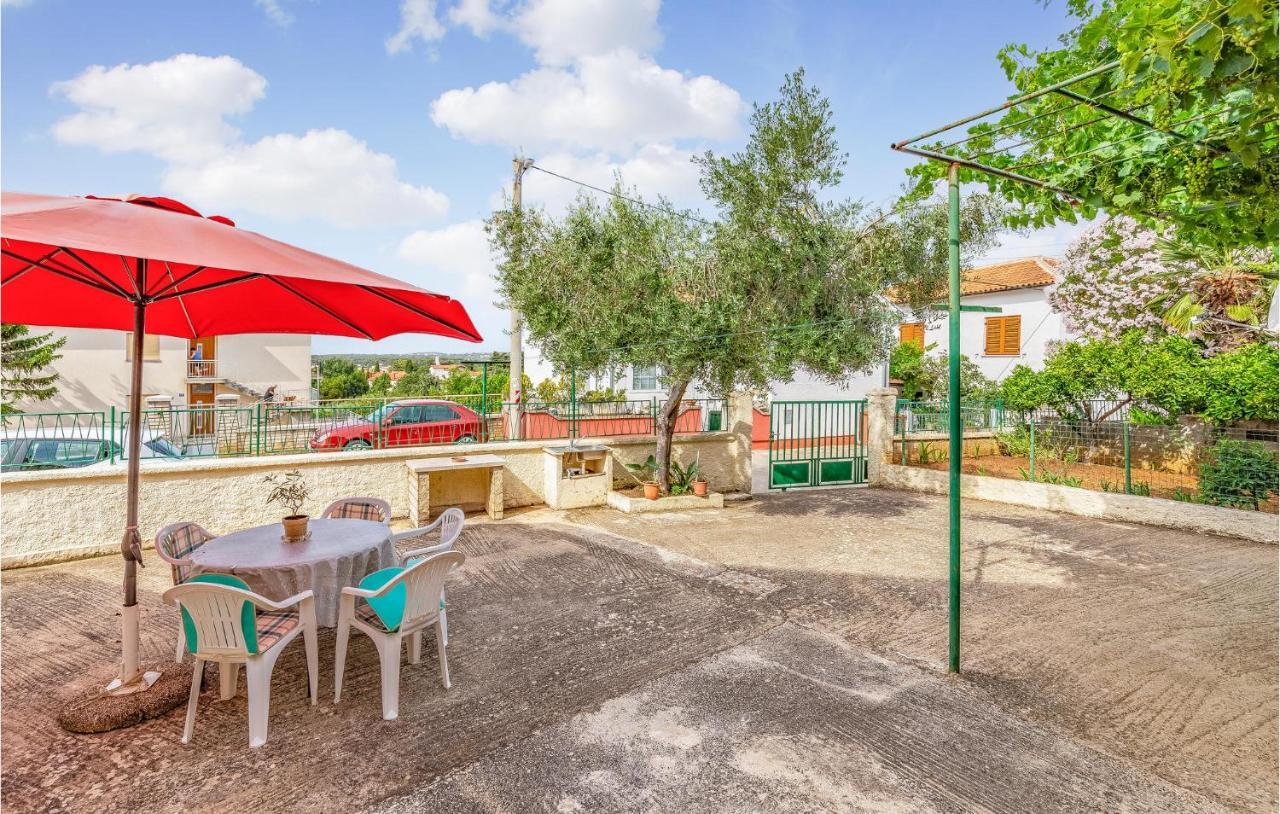 Nice Home In Medulin With Kitchen Exterior foto