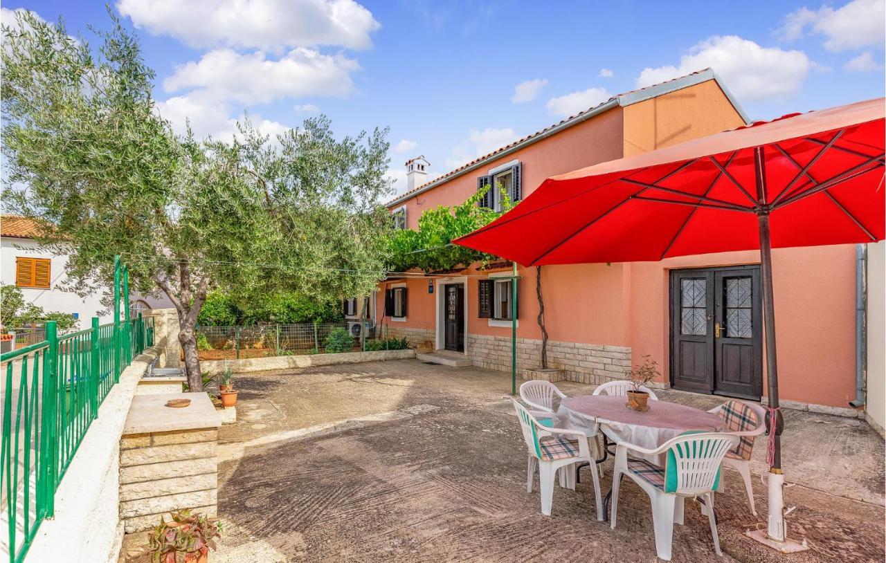 Nice Home In Medulin With Kitchen Exterior foto