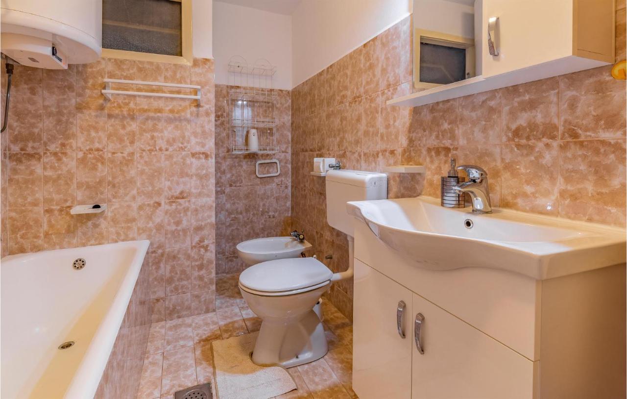 Nice Home In Medulin With Kitchen Exterior foto